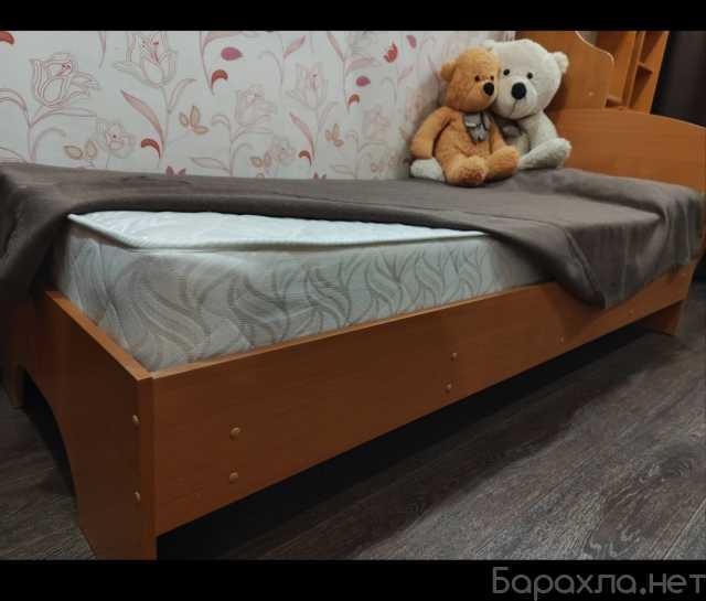 Продам: Кровать с матрасом