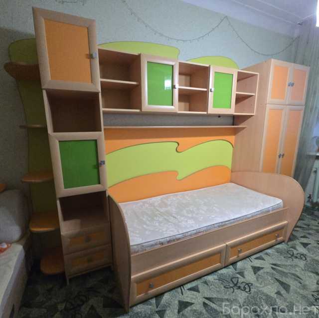 Продам: Мебельная стенка с кроватью